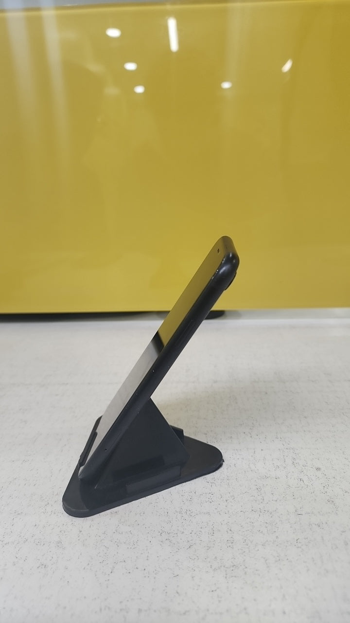 Apple iPhone XR (3 GB/64 GB) right_side photo