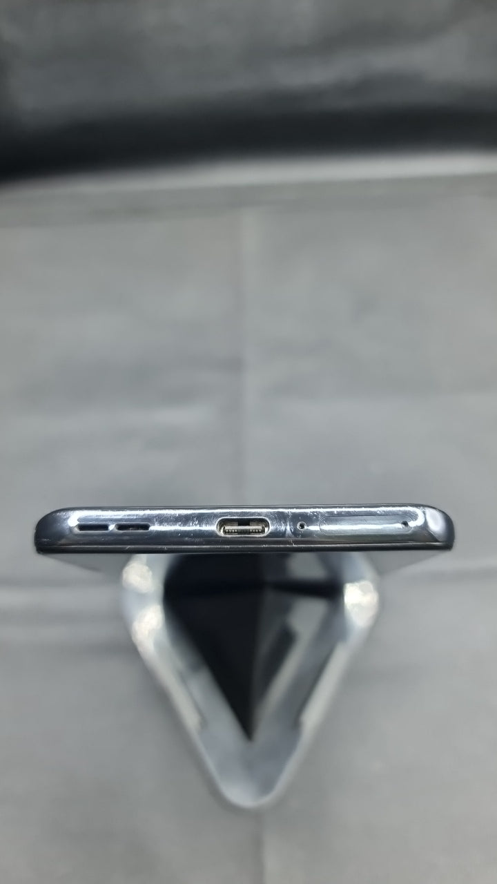 OnePlus 9 5G (12 GB/256 GB) bottom photo