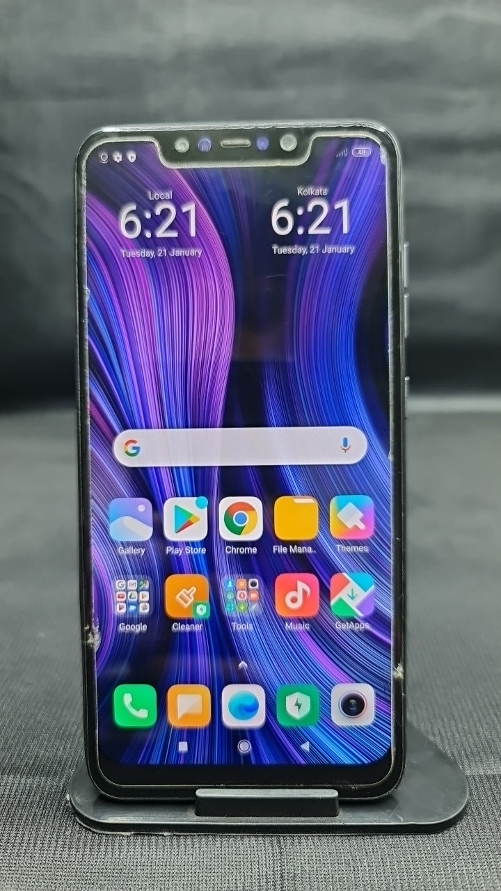 POCO F1 (6 GB/64 GB) front photo