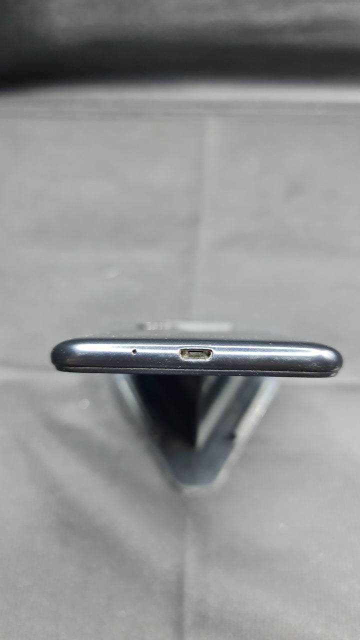 Xiaomi Redmi 6A (2 GB/32 GB) bottom photo